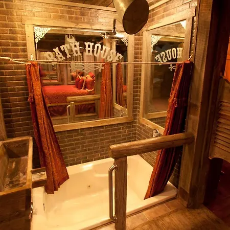 Black Swan Inn Luxurious Theme Rooms Pocatello Exterior photo