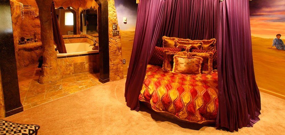 Hotel Black Swan Luxurious Theme 3*