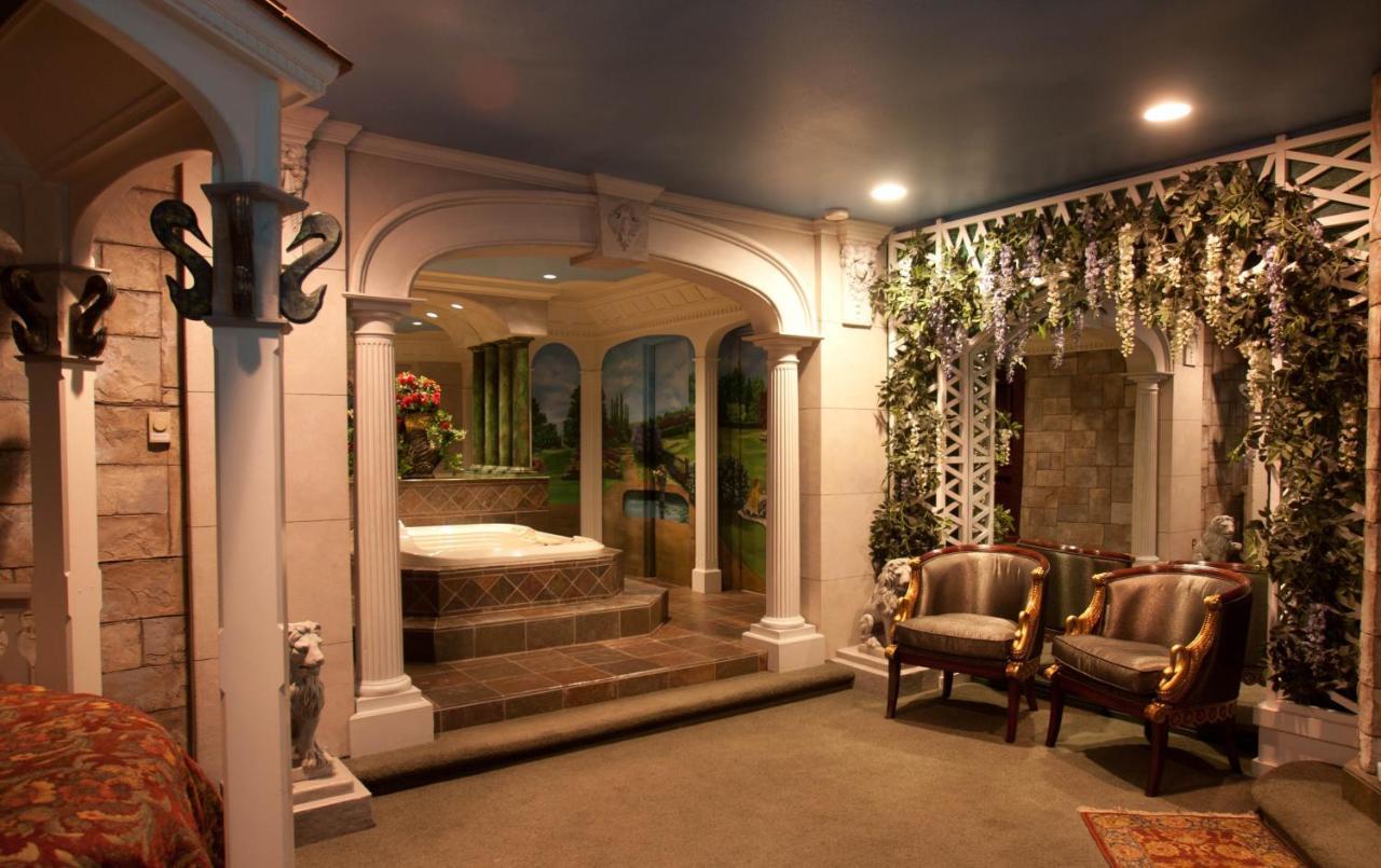 Black Swan Luxurious Theme Hotel 3*
