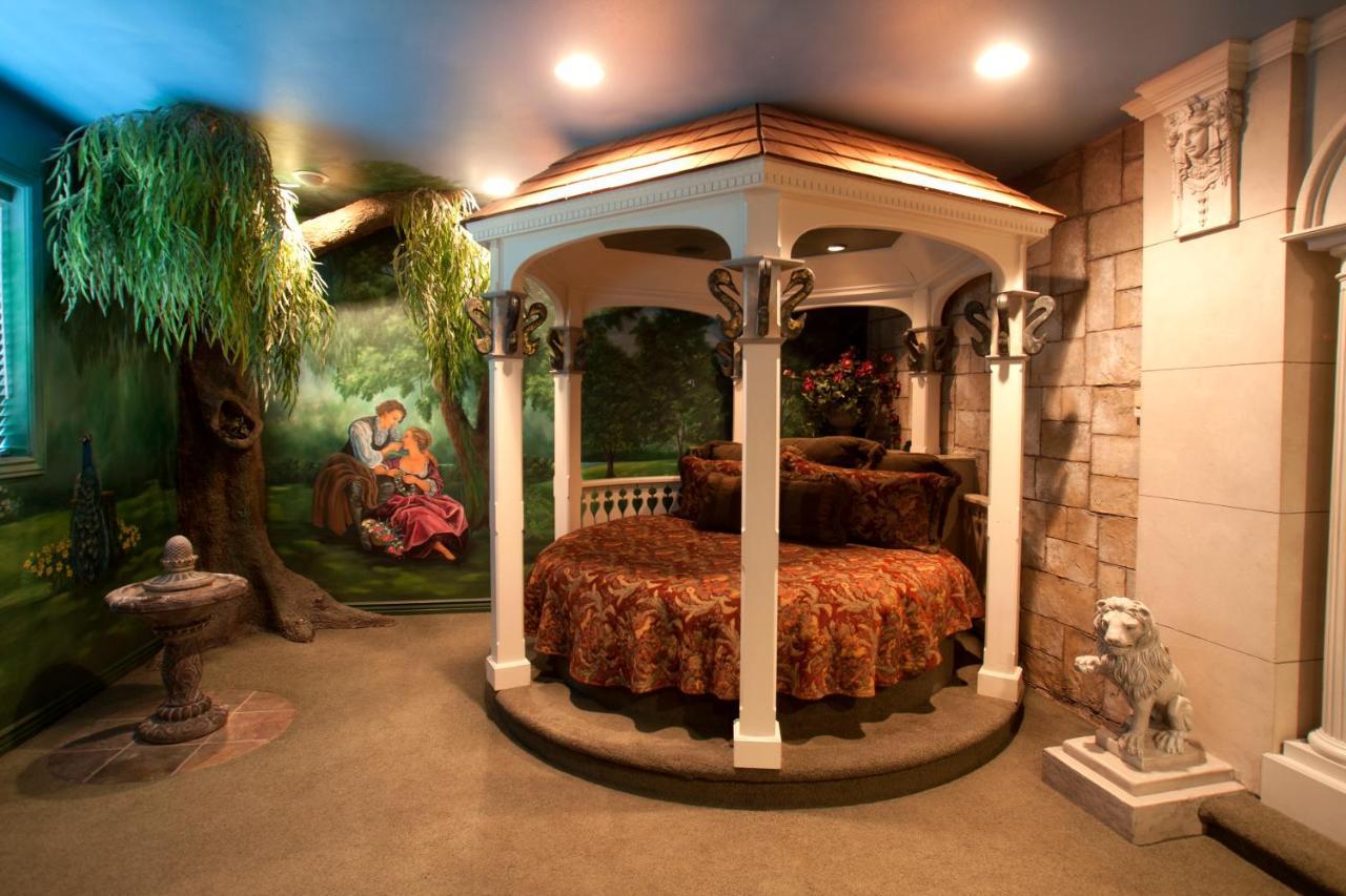 Black Swan Luxurious Theme Hotel 3*