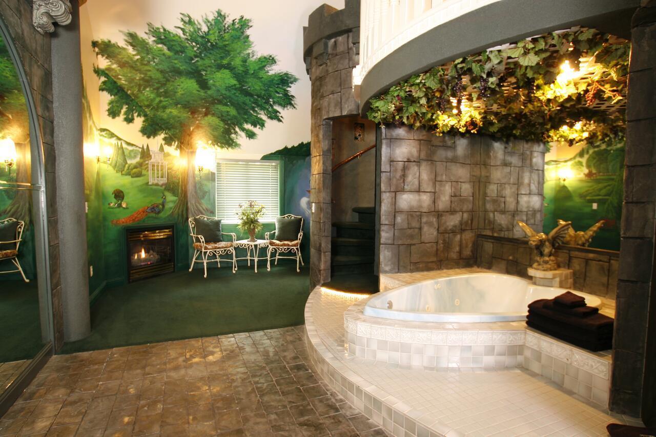 Black Swan Luxurious Theme Hotel 3*
