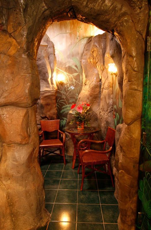 Black Swan Luxurious Theme Hotel Pocatello