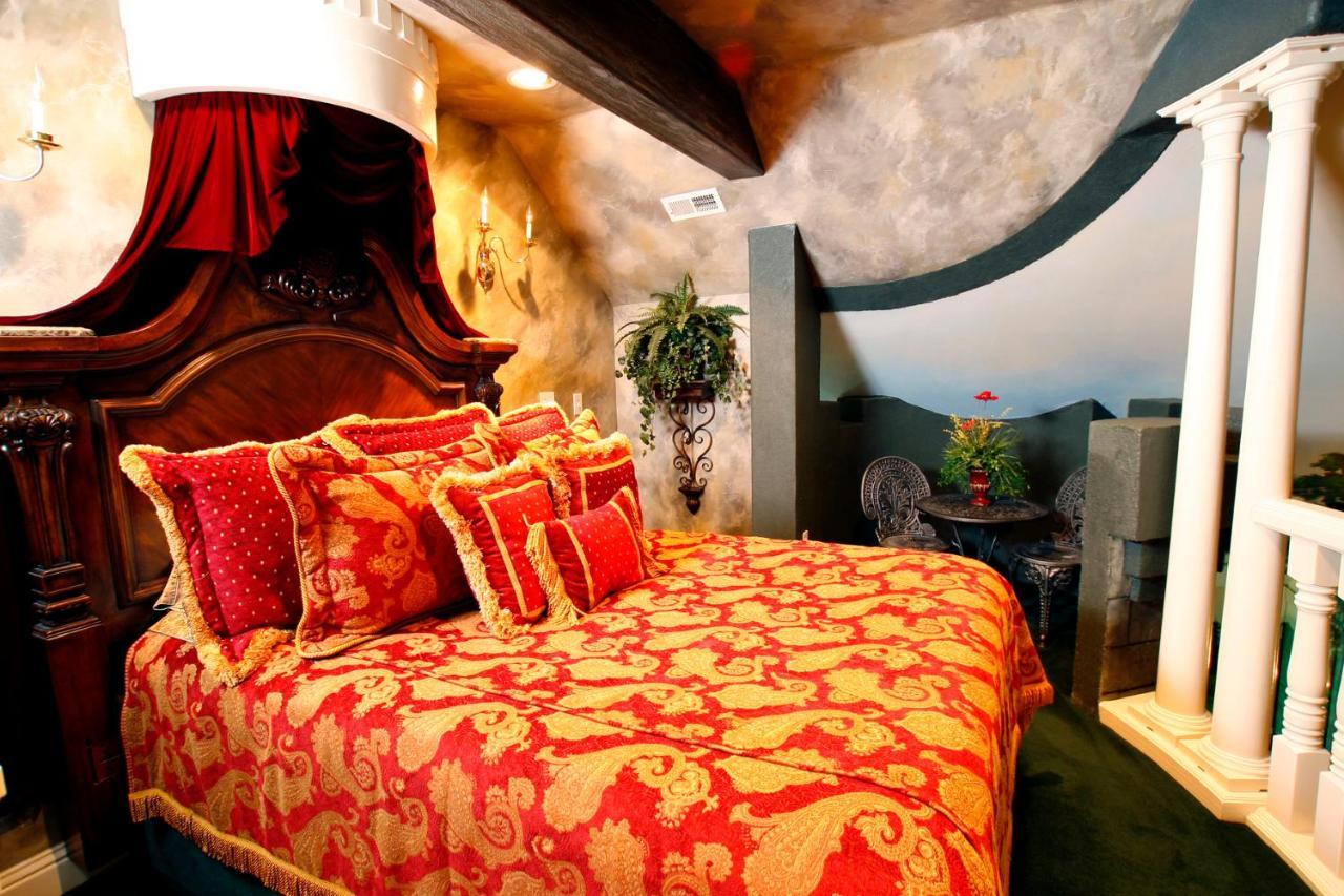 Black Swan Luxurious Theme Hotel